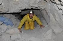 Atravessando parte mais estreita da Mina Rosário, em Potosí - Bolívia